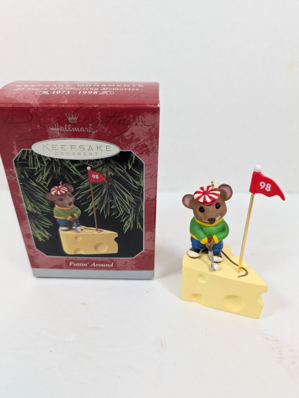 1998 Hallmark Keepsake Ornament Puttin' Around with Original Box MIB